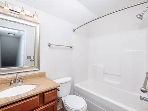 Bath - 730 Pantera Dr, Murfreesboro, TN 37128 photo 3 of 3