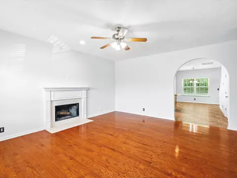 Living - 730 Pantera Dr, Murfreesboro, TN 37128 photo 3 of 4