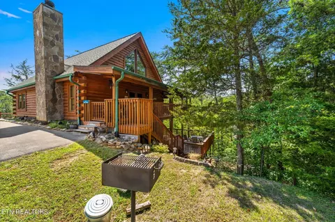 913 Buck Way, Sevierville, TN 37876
