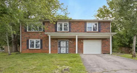 902 Dominion Dr, Clarksville, TN 37042