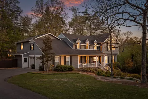 18 Whispering Pines Dr, Signal Mountain, TN 37377