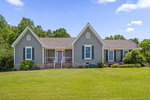 104 Merry Wood Dr, Rossville, GA 30741