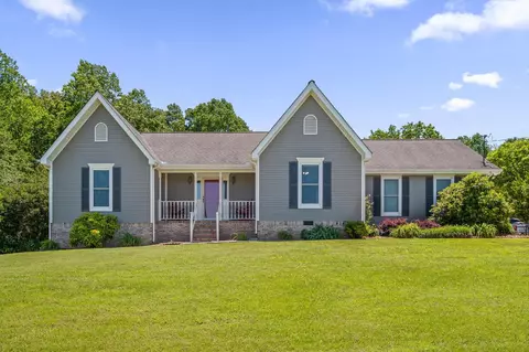 104 Merry Wood Dr, Rossville, GA 30741