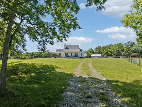 53 Bevelheimer Ln, Elmwood, TN 38560