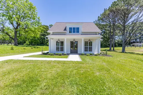 110 4th Ave S, Loretto, TN 38469
