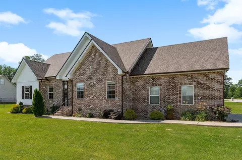 105 Fieldstone Dr, Smithville, TN 37166