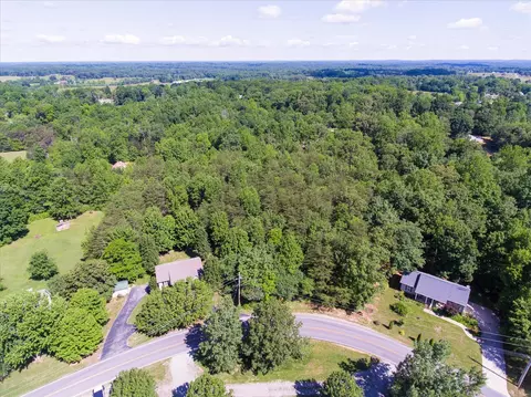 284 E Bangham Rd, Cookeville, TN 38501