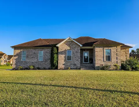 300 Woodson Dr, Tullahoma, TN 37388