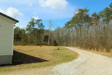 10964 Worley Rd, Soddy Daisy, TN 37379