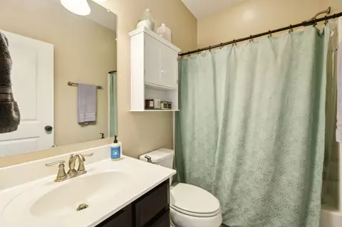 Bath - 2812 Kellner Dr, Murfreesboro, TN 37128 photo 3 of 3