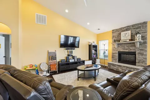 Living - 2812 Kellner Dr, Murfreesboro, TN 37128 photo 1 of 1