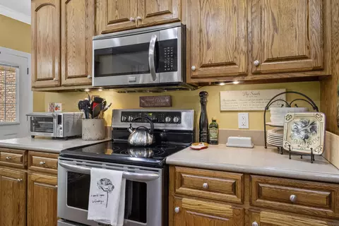 Kitchen - 565 Eagle Loop, Loretto, TN 38469 photo 4 of 5