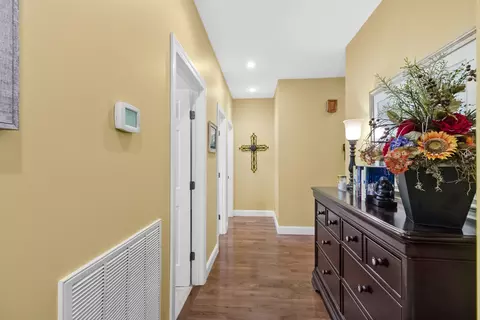 Entry Way - 565 Eagle Loop, Loretto, TN 38469 photo 3 of 4