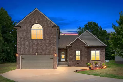 380 Preakness Cir, Pleasant View, TN 37146
