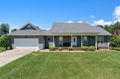 975 Eagle Landing Dr, Cookeville, TN 38506