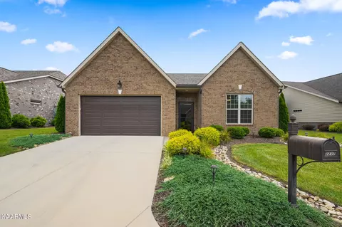 2237 Boulder Crest Ln, Sevierville, TN 37876