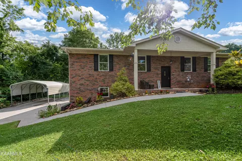 2014 S Belmont Dr, Maryville, TN 37804