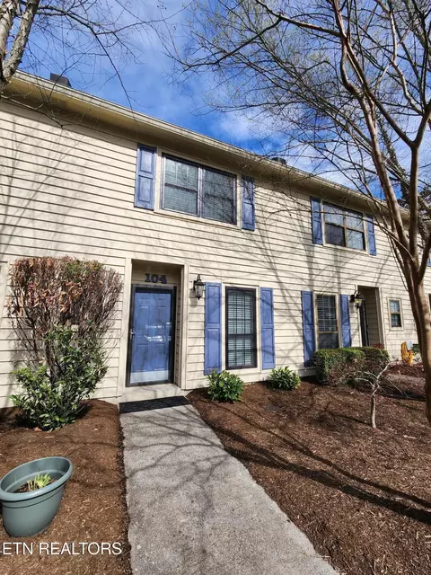 104 Ladbrook Ln, Knoxville, TN 37922