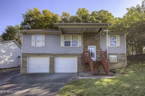 2830 Deer Stand Dr, Sevierville, TN 37876