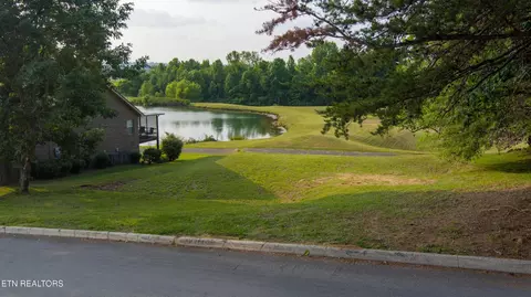 4913 Masters Dr, Maryville, TN 37801