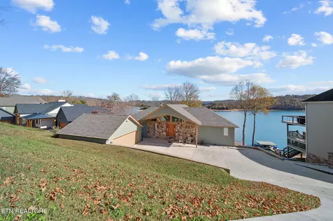 408 Norris Crest Dr, La Follette, TN 37766