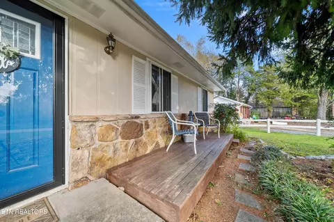 8436 Falcon Dr, Knoxville, TN 37923