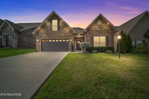 2306 Torrey Pines Dr, Maryville, TN 37801