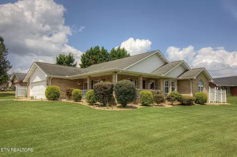 1404 Beechtop Ln, Kodak, TN 37764