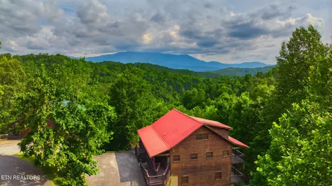 2424 Breezy Rd, Sevierville, TN 37876
