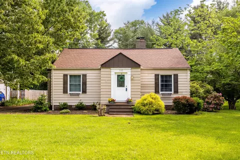 132 Lonas Dr, Maryville, TN 37803