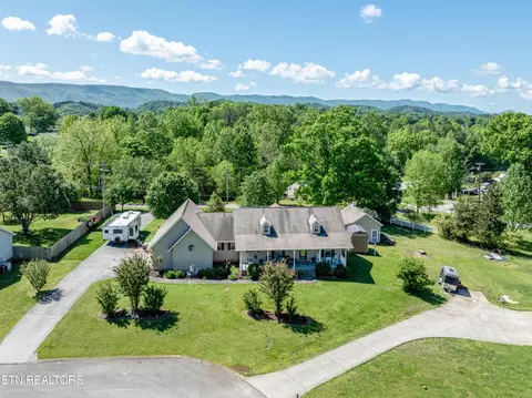 2707 Lady Bug Ln, Maryville, TN 37803