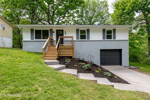 742 Black Forest Dr, Maryville, TN 37801