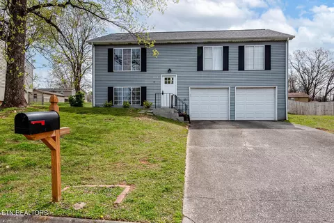 2010 Lansdowne Ln, Maryville, TN 37804