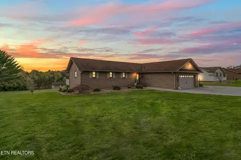 2710 Clover Hill Ridge Rd, Maryville, TN 37801
