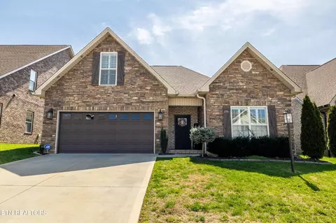 2306 Torrey Pines Dr, Maryville, TN 37801