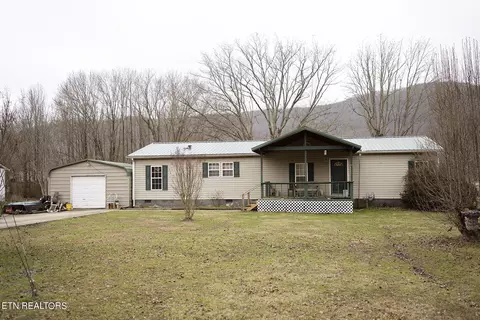 530 Matt Edmond Rd, Harriman, TN 37748