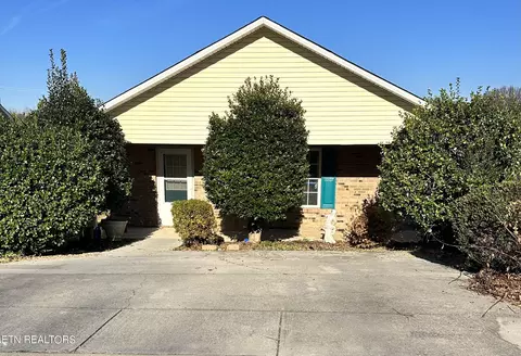 1028 Berry Trail Dr, Sevierville, TN 37862