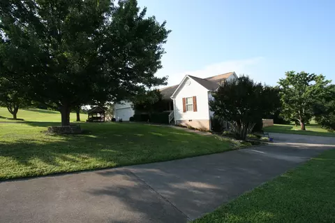 1408 Bethvale Dr, Greenback, TN 37742 photo 1