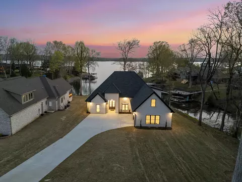199 Beach Rd N, Killen, AL 35645