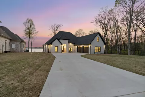 Exterior - 199 Beach Rd N, Killen, AL 35645 photo 3 of 13