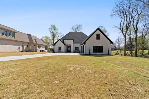 Exterior - 199 Beach Rd N, Killen, AL 35645 photo 4 of 13
