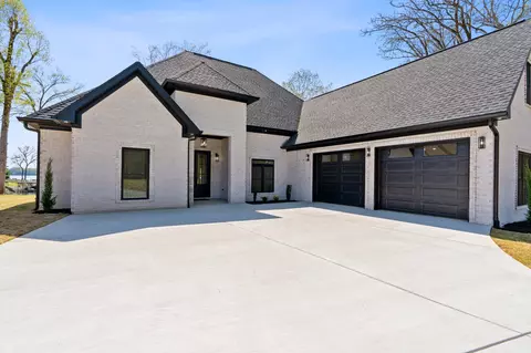 Exterior - 199 Beach Rd N, Killen, AL 35645 photo 2 of 13
