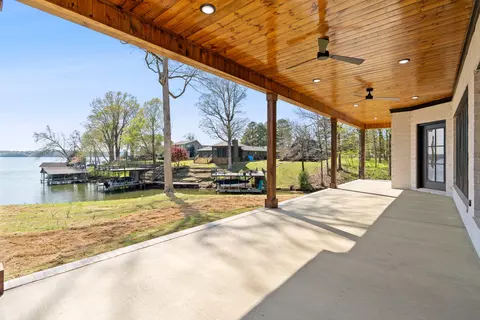 Exterior - 199 Beach Rd N, Killen, AL 35645 photo 7 of 13