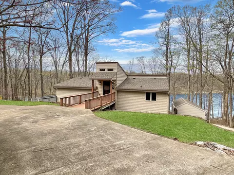 695 Bayshore Dr, Cadiz, KY 42211