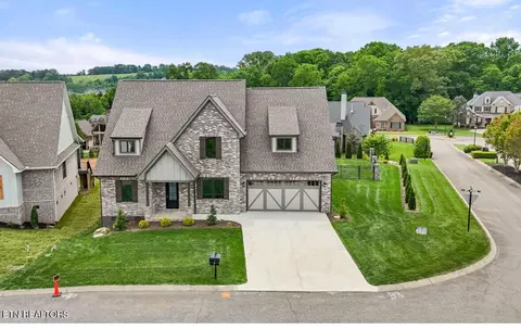 2400 Misty Mountain Cir, Knoxville, TN 37932
