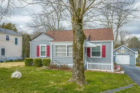 702 Forrest Rd, Fort Oglethorpe, GA 30742