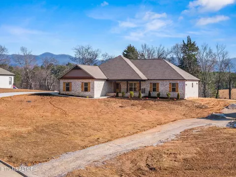 212 Charlie Ln, Maryville, TN 37804