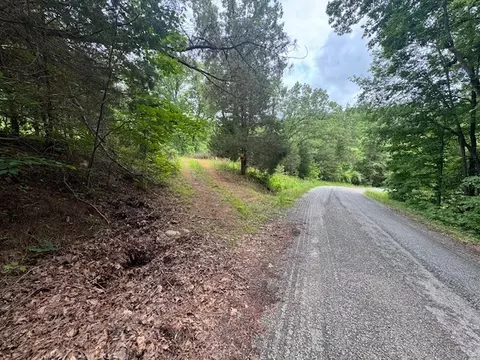 1970 Trace Creek Rd, Hohenwald, TN 38462