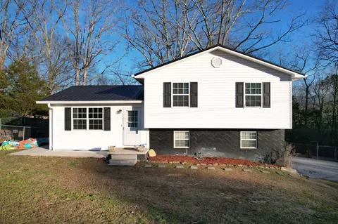 128 Yuchi Dr, Benton, TN 37307