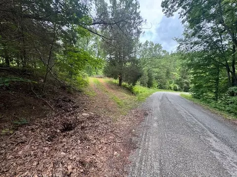 1970 Trace Creek Rd, Hohenwald, TN 38462